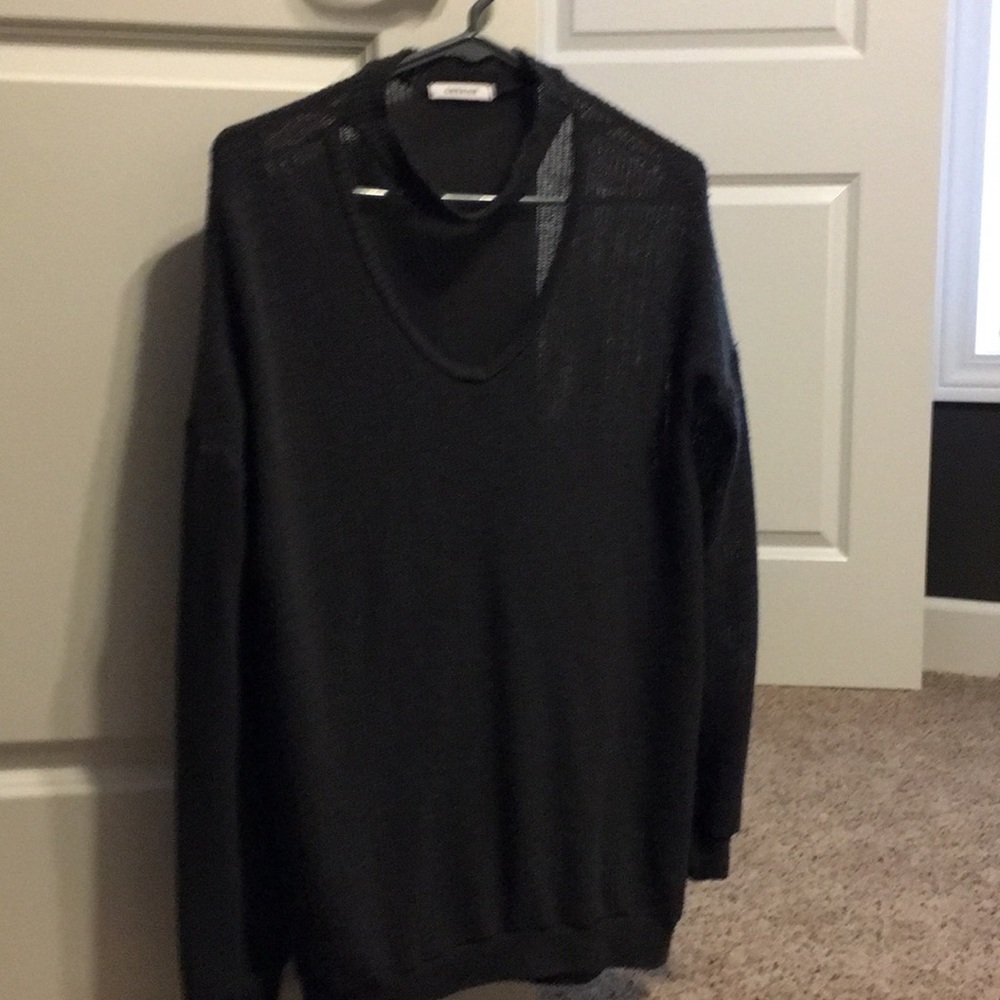 Sweater with choker